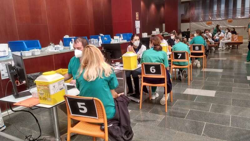 Vacunación de profesionales sanitarios canarios/TA.